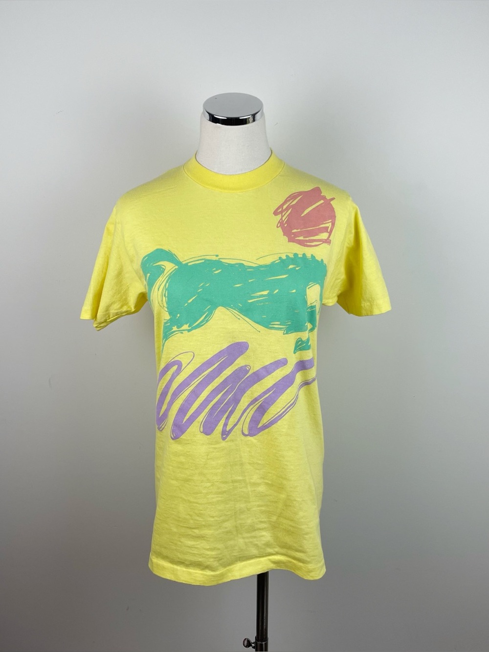Signal Vintage Yellow Purple Green Horse Short Sleeve Tee Shirt Top Women Medium